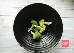 Illustration of how to make broccoli and egg custard 2