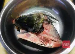 Illustration of how to make fish head and tofu soup 1