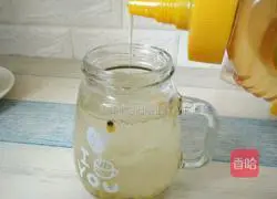 Golden Passion Fruit Honey Mint Water Recipe Illustration 5