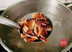 Illustration of how to make bigfoot mushroom corn chicken soup 10