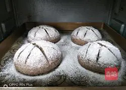 Illustration of how to make small rows of black whole wheat broccoli leaves.10