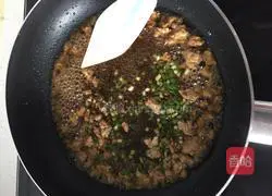 Illustration of how to cook minced meat and stewed eggs 11