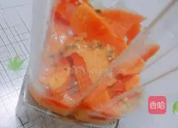 Illustration of how to mix mango and passion fruit Yakult with juice ice 2