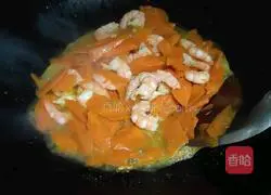 Illustration of how to make fried carrots and shrimps 6