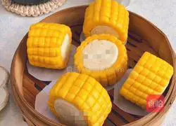 Illustration of how to make real and fake corn buns 17