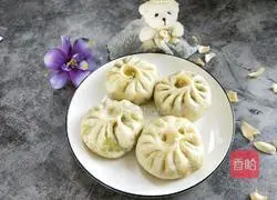 Illustration of how to make steamed buns stuffed with chives 25