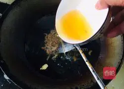 Illustration of how to make sea rice, cabbage and tofu soup 3