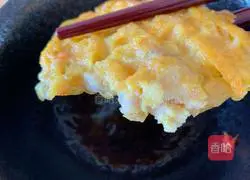 Illustration of how to make sweet potato and shrimp pancakes 8