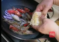 Thai Tom Yum Soup Recipe Illustration 3