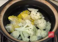 Illustration of how to make spicy fried instant noodles 3