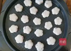 Illustration of how to make cranberry yam pancakes (strengthening the spleen and stomach) 10