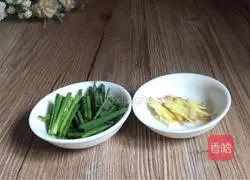 Illustration of how to make loofah and egg noodle soup 3