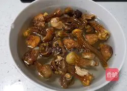 Illustration of how to make tea tree mushroom Agaricus blazei mushroom soup with chicken 1