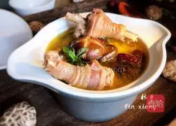 Illustration of red date, mushroom and old chicken soup 16