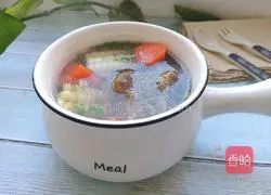 Illustration of how to make carrot and corn bone soup 9