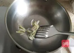 Illustration of how to make sea cucumber and wolfberry pimple soup 3