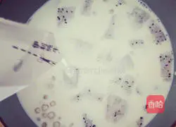 Illustration of how to make dragon fruit milk and sago dew 5