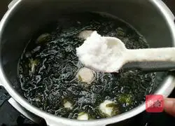 Illustration of how to make seaweed and shrimp ball soup 5