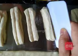 Illustration of how to make fried dough sticks at home 11