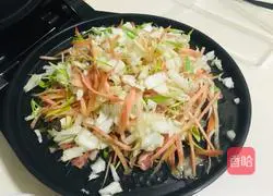 Illustration of how to make fried noodles with black pepper and beef in an electric pan 8