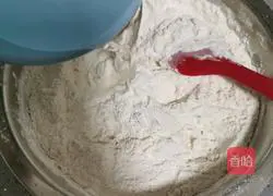 Illustration of how to make ham sausage steamed bun rolls 1