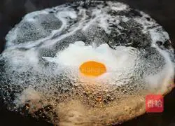 Illustration of how to make soft-boiled eggs on white water 5