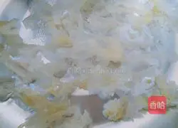 Illustration of how to make papaya and white fungus stewed 4