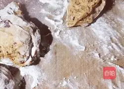 Illustration of how to make flowering red date steamed buns 8