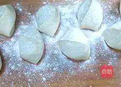 Illustration of how to make vegetarian buns 4