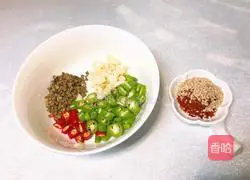 Sichuan - Illustration of how to make pepper and chicken shreds 9