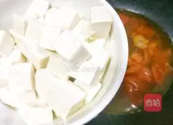 Illustration of how to make seaweed, tomato and tofu soup 4