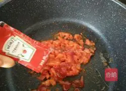 Illustration of how to make tomato sauce beef sausage pasta 9