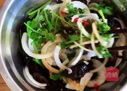 Illustration of how to mix onions with fungus 15