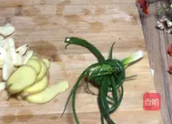 Illustration of how to make wolfberry tofu and fish head soup 4