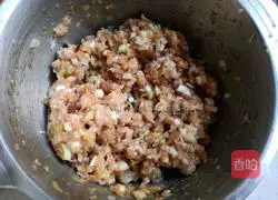 Illustration of how to make mushroom and fresh meat wontons 5