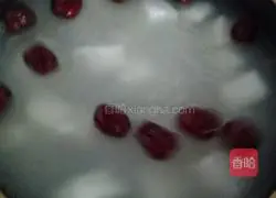 Illustration of how to make Angelica and Yangtuo Soup 8