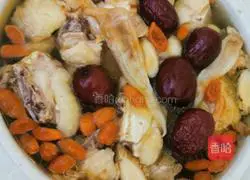 Illustration of how to make chicken soup with red dates and fish maw 8