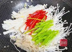 Illustration of how to make scrambled eggs with enoki mushrooms 8