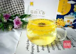 Illustration of how to make linden honey golden chrysanthemum tea 6