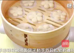 Illustration of how to make milk-flavored steamed buns 16