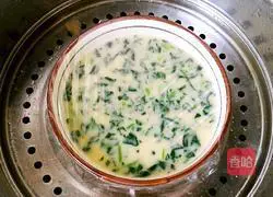 Illustration of how to make spinach and shrimp steamed egg custard 8