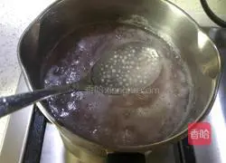 Illustration of how to fish coconut milk and fruit 3