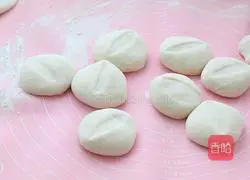 Illustration of how to make leek and egg vegetarian buns 4