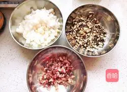 Illustration of how to make Shaomai 1