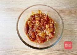 Illustration of how to make summer skewers 5