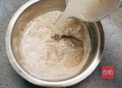 Illustration of how to make black whole wheat steamed buns 5