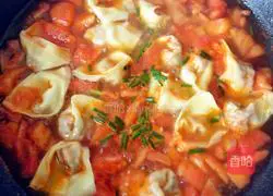 Illustration of how to make fresh meat wontons with tomato sauce 20