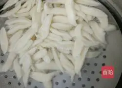 Illustration of how to make scissor noodles 3