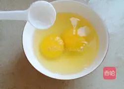 Illustration of how to make steamed egg custard 3