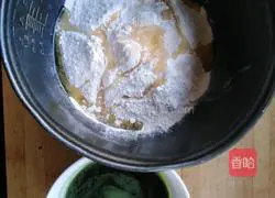 Fancy pastry roses Illustration of how to do it 1